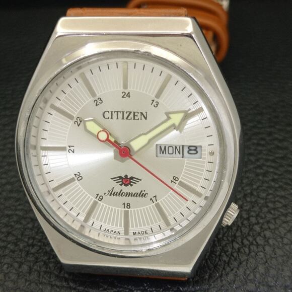 Vintage 1985 Citizen Automatic Mens Silver Watch W/daydate & Red accents - Picture 3 of 10